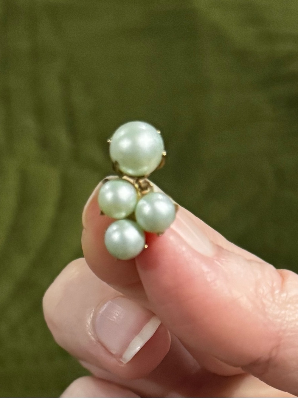 Delicate Vintage Sea Foam Green Pearl Cluster Dangle Earrings - Picture 4 of 7